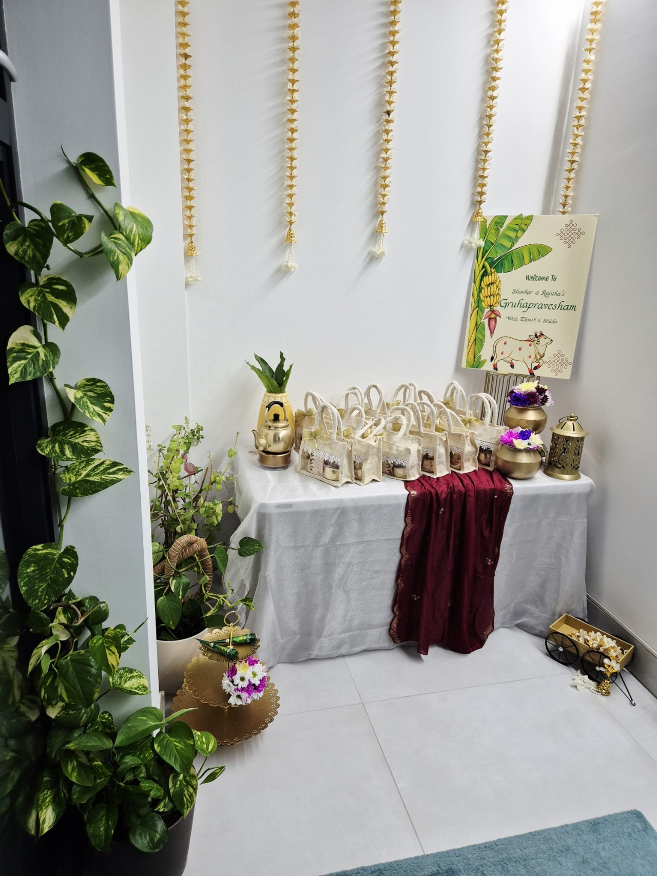 From Chennai to London! ✨🇮🇳🇬🇧 So heartwarming to see our return gifts beautifully displayed at a housewarming celebration all the way in London. 🏡🤍 Thank you for trusting The Tots Hut to be a part of your special occasion. 🫶🏻 Seeing our hampers become a part of your celebrations is truly