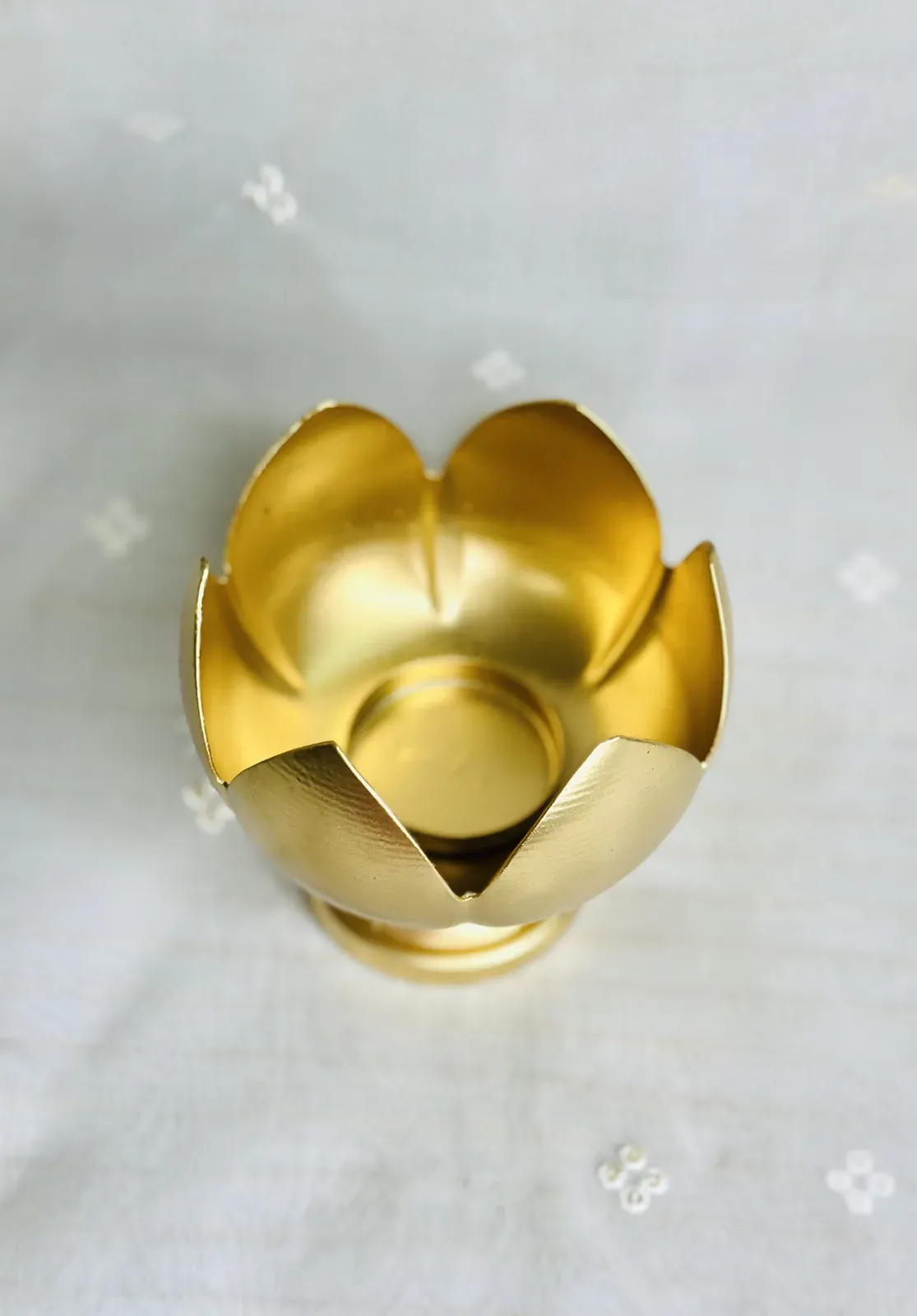 Lotus tea light holder